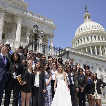 Rep. Menendez with students on Capitol steps.